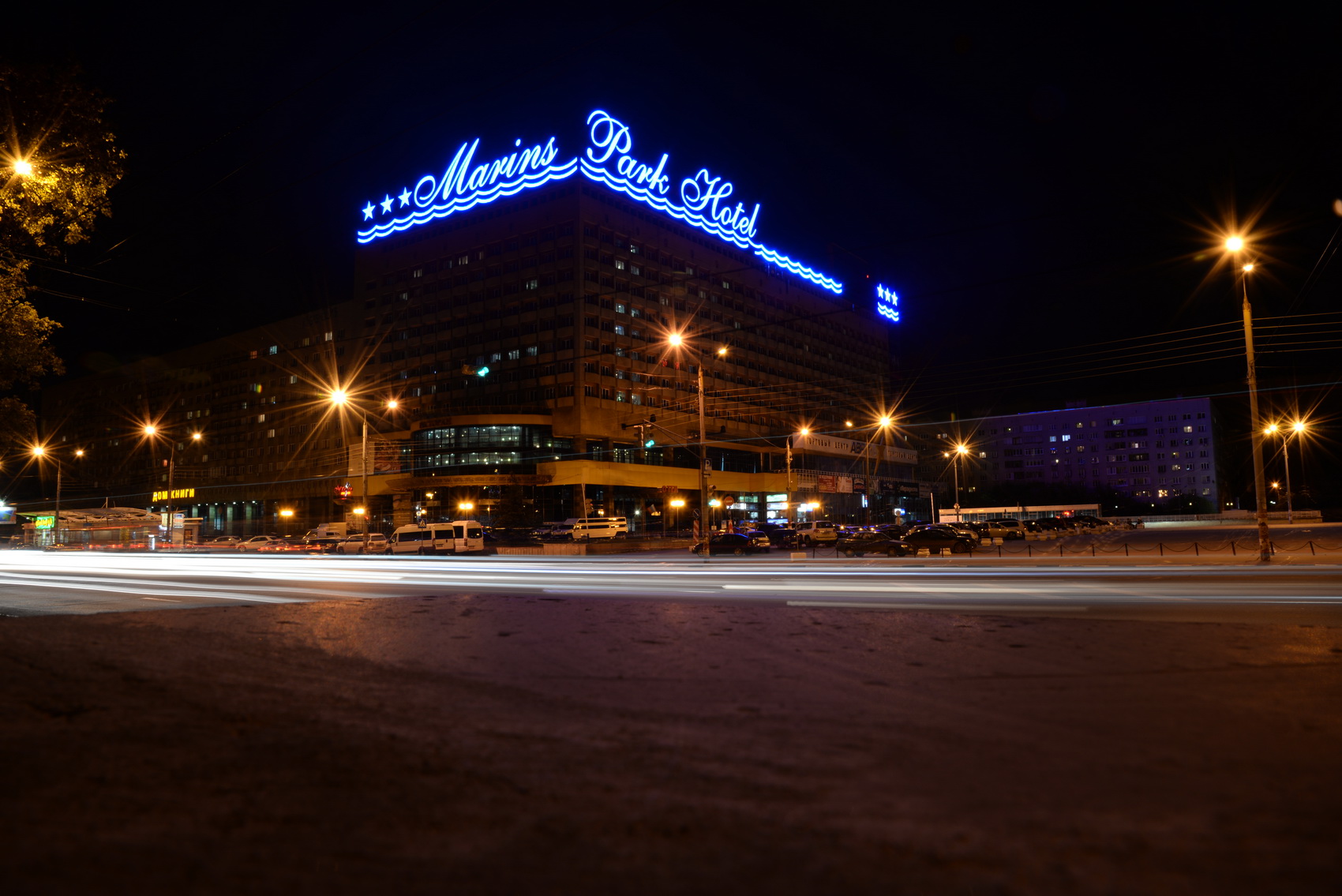Отель Маринс Парк Отель в Нижнем Новгороде, ночь